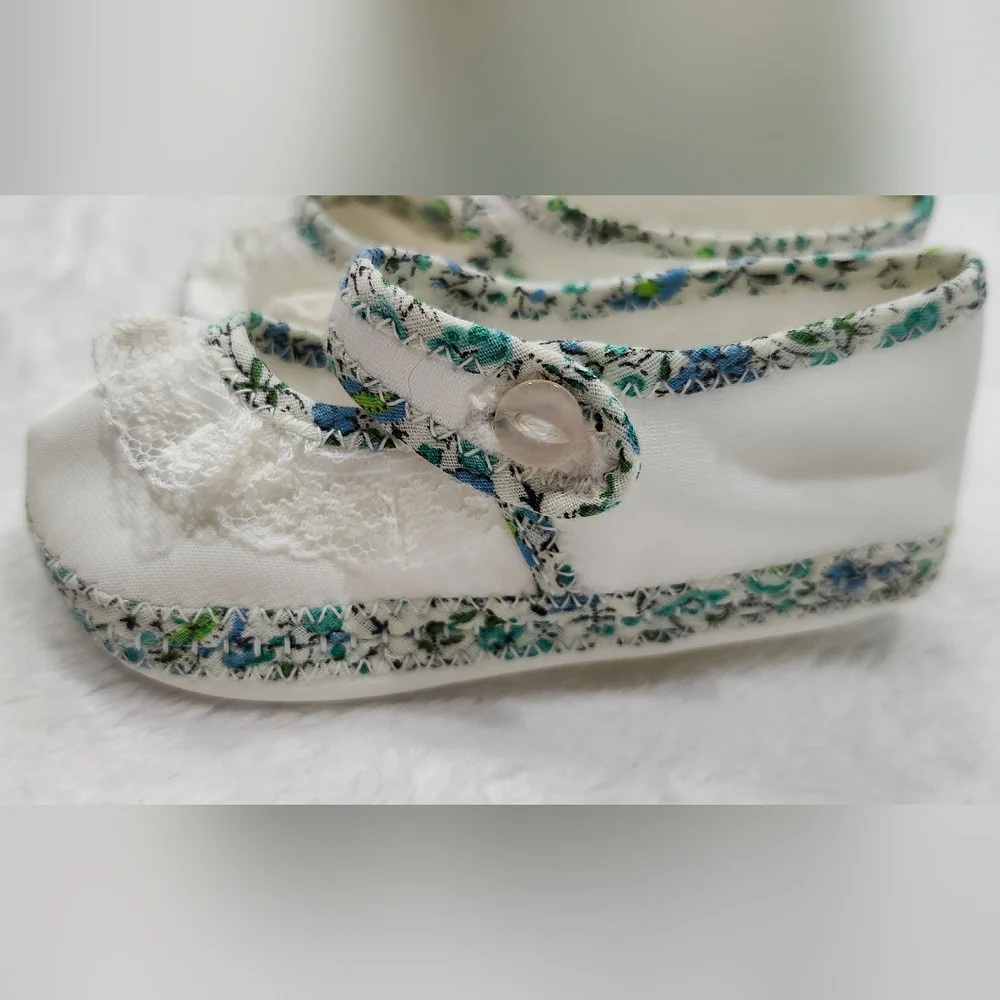 Vintage 70s 80s White Blue Baby Crib Shoes  * Like New Condition *